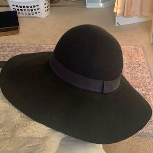 Black sun hat 100% wool